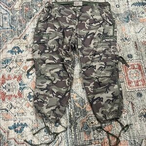 Abercrombie & Fitch Camouflage Cargo Pants sz 20 short